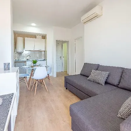 Apartment Ar Melrose Place